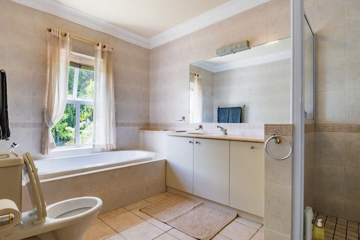 To Let 4 Bedroom Property for Rent in Hout Bay Western Cape